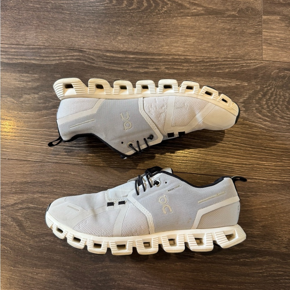 On Cloud 5 waterproof sneakers